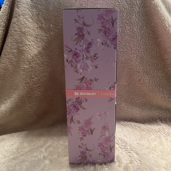 THE STANLEY X LOVESHACKFANCY
QUENCHER Happy Thoughts 40oz Tumbler - Picture 15 of 17